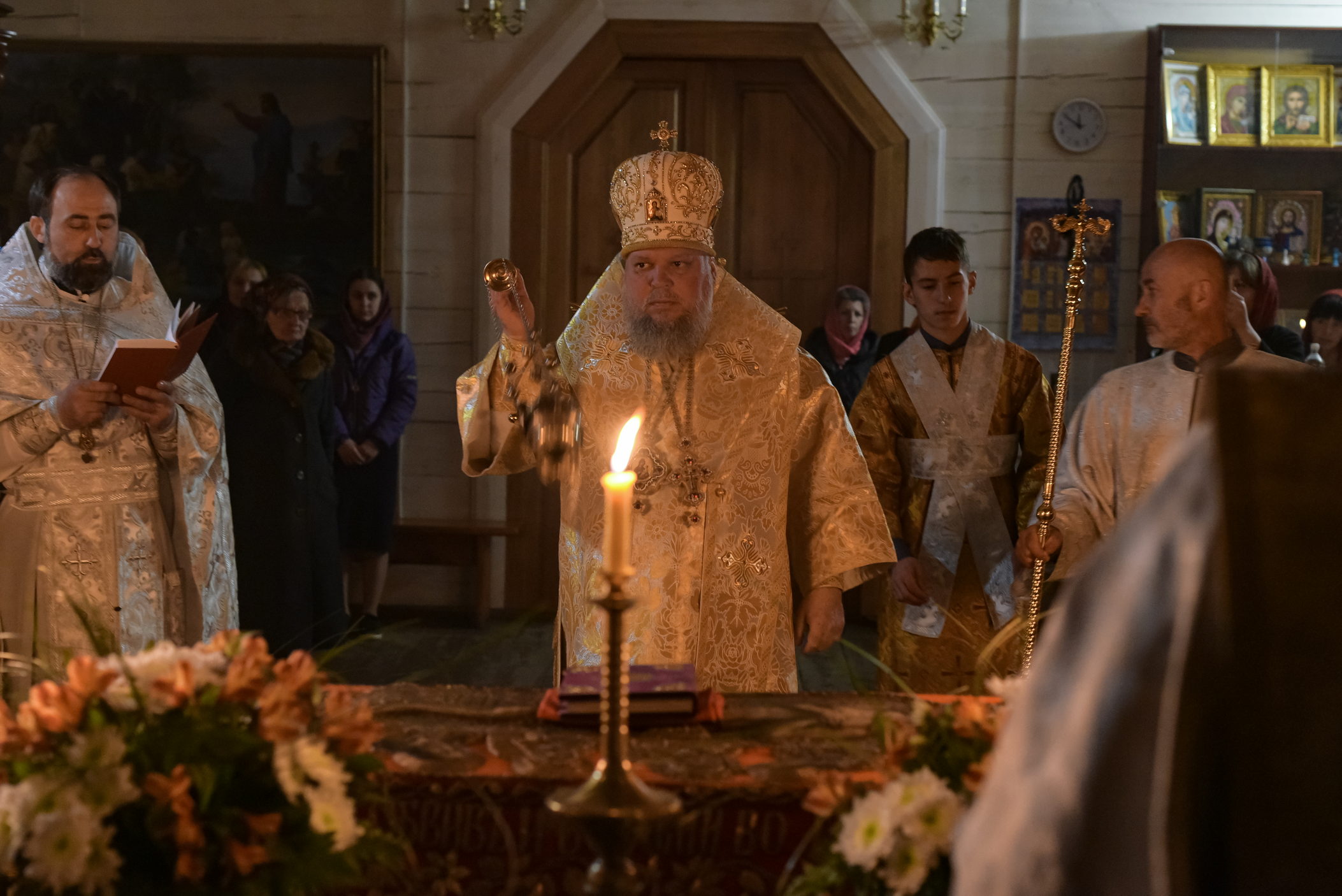 Пасхальная ночь в церкви